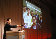 Simultaneous internet broadcasting with a team of scrutinizing expenditure in Tokyo